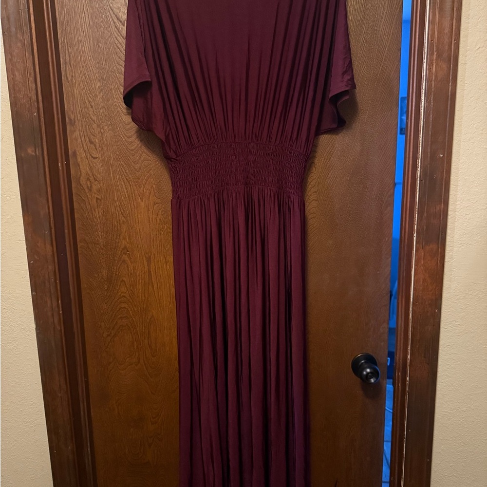 Elegant Burgundy Maxi Dress